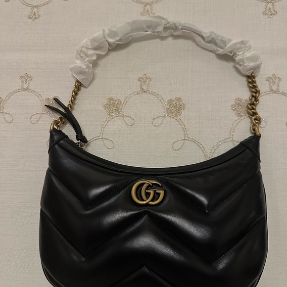 Gucci Black Quilted Shoulder Bag with Gold Logo - Picture 8 of 12